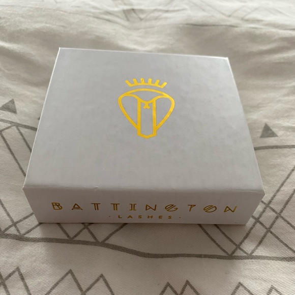 False eyelashes - Picture 2 of 2